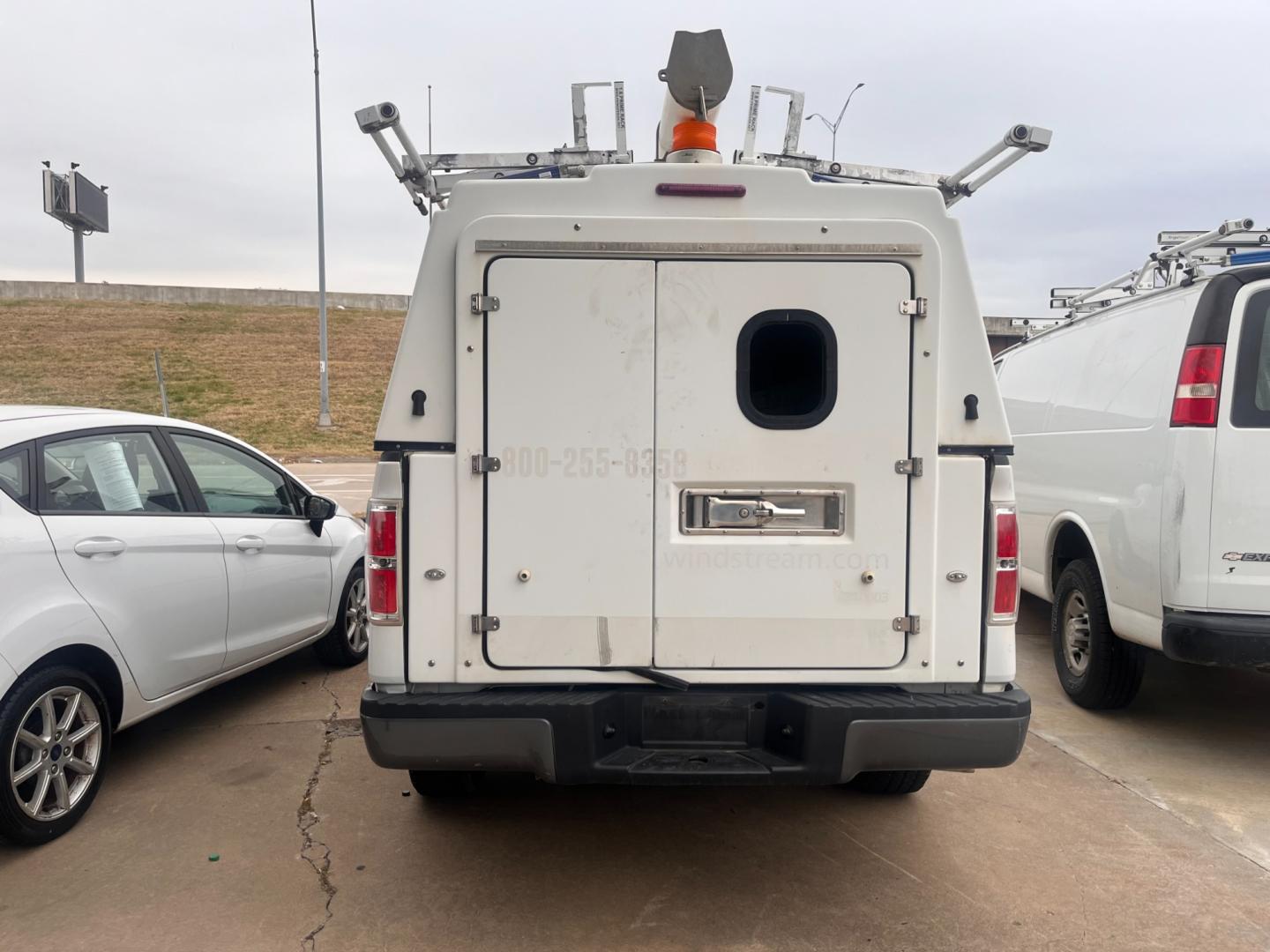 2010 WHITE FORD F-150 STX; XL; XLT STX 6.5-ft. Bed 2WD (1FTMF1CW7AK) with an 4.6L V8 SOHC 24V engine, 4-Speed Automatic transmission, located at 8101 E. Skelly Dr., Tulsa, OK, 74129, (918) 592-3593, 36.121891, -95.888802 - Photo#5
